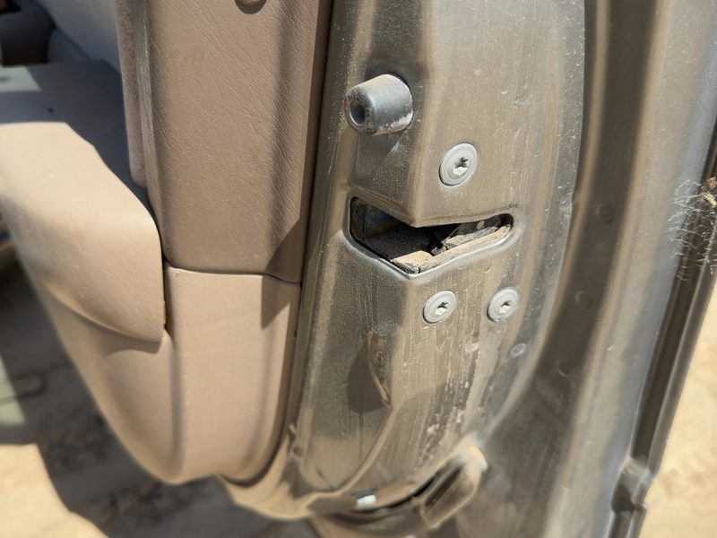 1997-2001 Toyota Camry Front Door Latch RH