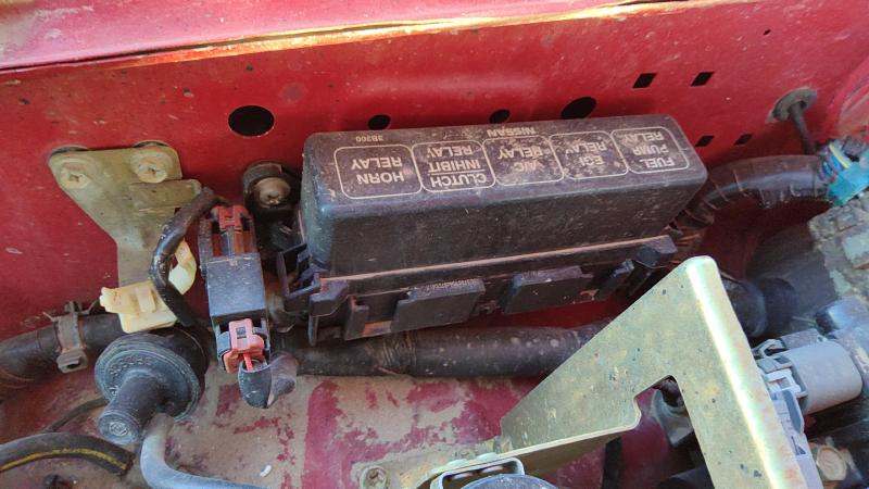 1997 Nissan Pickup Engine Fuse Box
