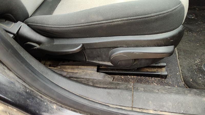 2011 Chevrolet Cruze Seat Track