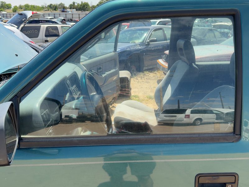 1994-1997 Isuzu Rodeo Front Door Glass/Window LH