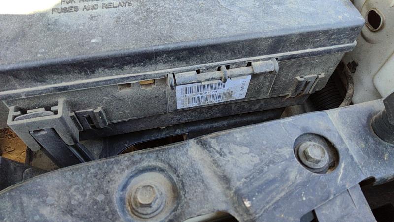 2005-2007 Jeep Liberty Engine Fuse Box
