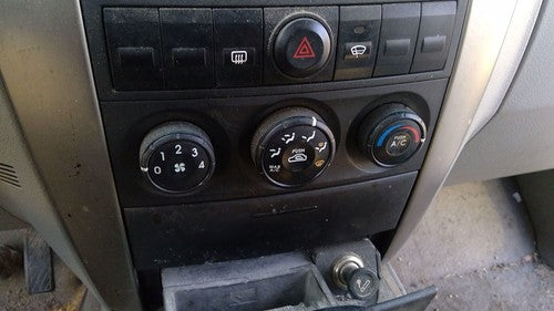 2003-2006 Kia Sorento Temperature Control Module In Dash Heater Ac Head Unit Lx