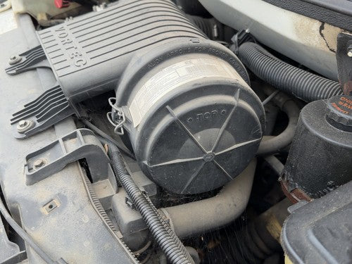 01-02 Express Van 2500 Air Intake Cleaner Filter Box Housing With Tube 5.7L