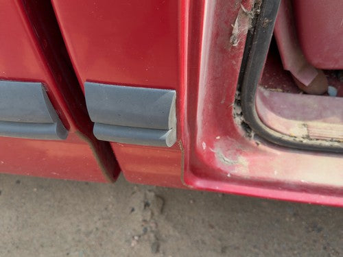1991-1993 Dodge Dakota Passenger Right Rear Moulding On Cab Corner Oem