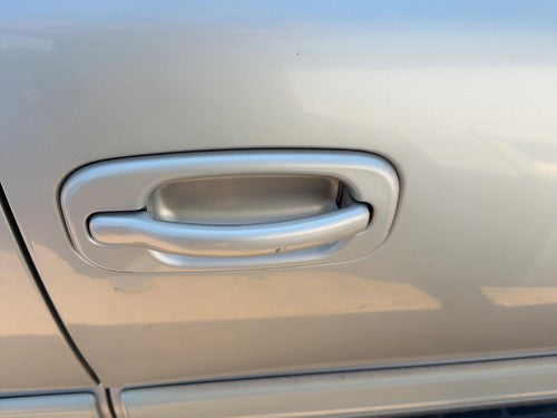 00-06 Suburban 1500 Passenger Right Front Outside Door Handle Silver Birch 59U