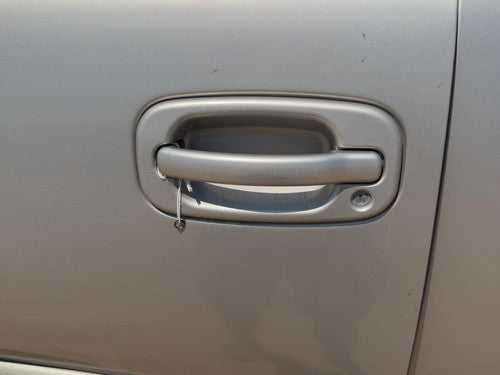 00-06 Suburban 1500 Driver Left Front Outside Door Handle Oem Silver Birch 59U