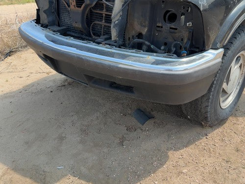 1998-2005 Chevy S10 Blazer Front Bumper With Brackets Assembly Oem 15094048