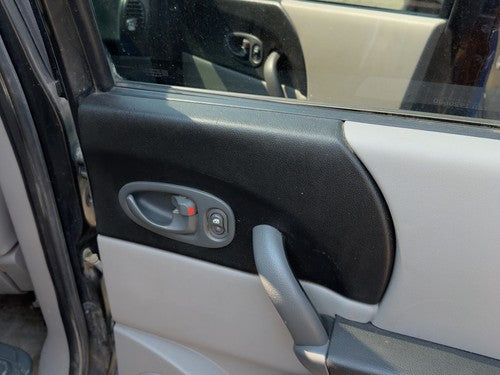 04-05 Vue Redline Passenger Right Rear Door Trim Panel Switches Back Gray 17D