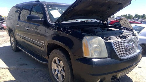 2007 Yukon Xl Denali Pair Rear Upper Corner Moulding On Quarter Panel Oem