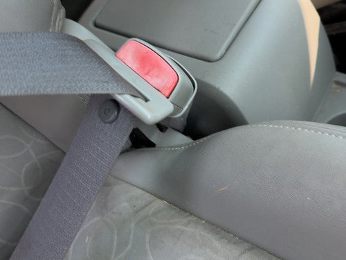 04-05 Vue Redline Passenger Right Front Seat Belt Buckle Receiver Oem Gray 17D