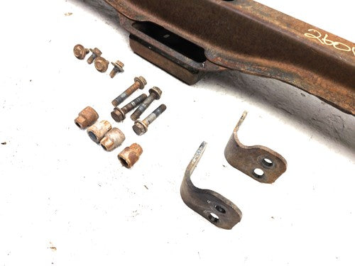 2001 Gmc Sierra 2500 Transmission Crossmember Mount Bracket With Hardware