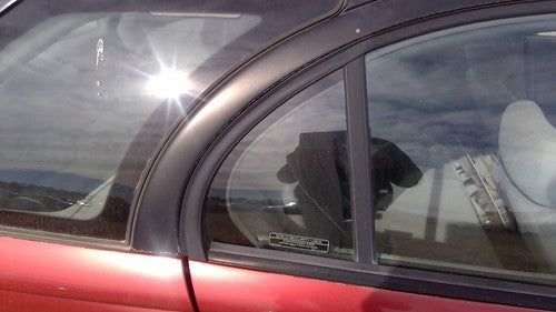 1996-2000 Saturn Sw2 Passenger Right Rear Vent Window Back Door Glass With Frame