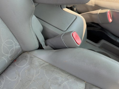 04-05 Vue Redline Passenger Right Front Seat Belt Buckle Receiver Oem Gray 17D