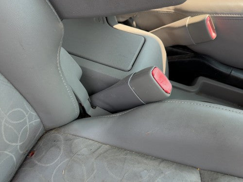 04-05 Vue Redline Passenger Right Front Seat Belt Buckle Receiver Oem Gray 17D