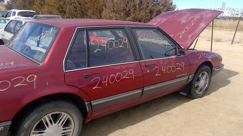 87-91 Bonneville Passenger Right Rear Vent Window Small Back Door Glass Wh Frame