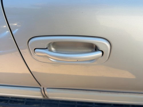 00-06 Suburban 1500 Passenger Right Front Outside Door Handle Silver Birch 59U