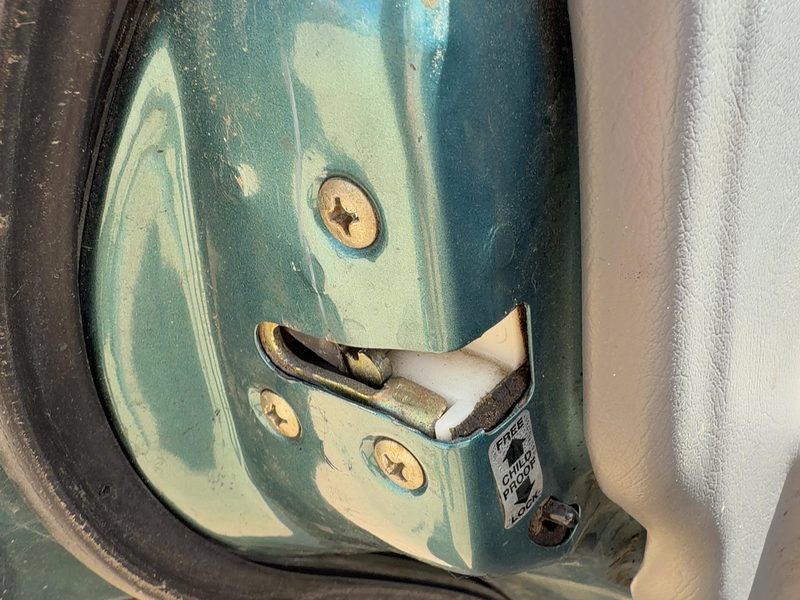 1995 Isuzu Rodeo Rear Door Latch LH