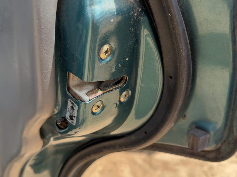 1995 Isuzu Rodeo Rear Door Latch RH
