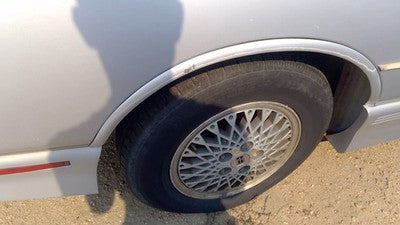 1991 Cutlass 2 Door Passenger Right Rear Moulding On Quarter Panel Oem Silver