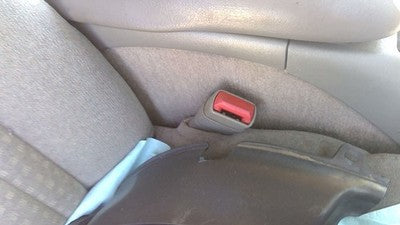 1998 Chevy S10 Blazer Passenger Right Front Seat Belt Buckle Receiver Gray 92H