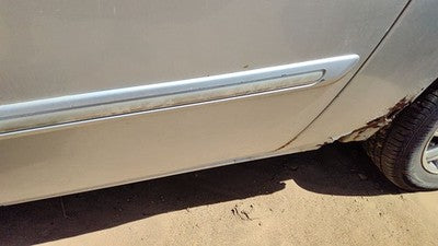 05 Town & Country Driver Left Rear Moulding From Door Back Trim Strip Silver Ps2