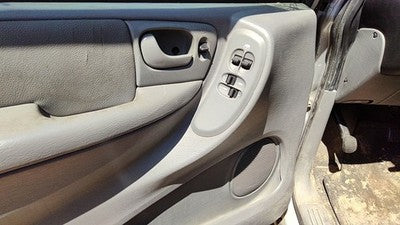 05 06 Town & Country Driver Left Front Inside Door Trim Panel With Master Switch
