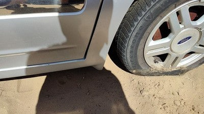 02 Ford Windstar Passenger Right Moulding From Fender Oem Trim Strip Blue Lv Ts