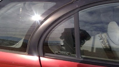 1996-2000 Saturn Sw2 Passenger Right Rear Vent Window Back Door Glass With Frame