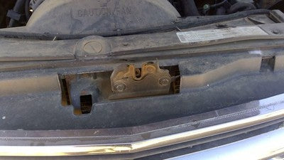 1995-2000 Chevy Tahoe Hood Latch Assembly With Bracket Oem 15149286