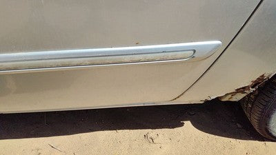 05 Town & Country Driver Left Rear Moulding From Door Back Trim Strip Silver Ps2