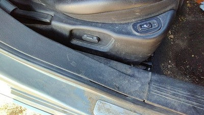 08 New Style Malibu Passenger Right Side Power Seat Switch With Trim Panel Ebony