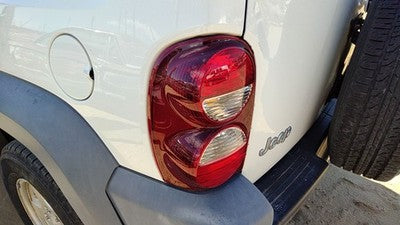 2005-2007 Jeep Liberty Driver Left Tail Light Brake Lamp Oem Rear 55157061Ag