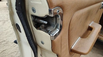 1980 Mercedes 300Td Driver Left Front Door Latch With Rods/Cables Oem