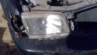 2001-2002 Subaru Forester Passenger Right Head Light Oem Front Lamp With Bracket