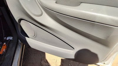 05 06 Town & Country Passenger Right Front Inside Door Trim Panel With Switches