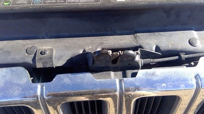 1993-1998 Jeep Grand Cherokee Hood Latch Assembly With Bracket Oem 55254771