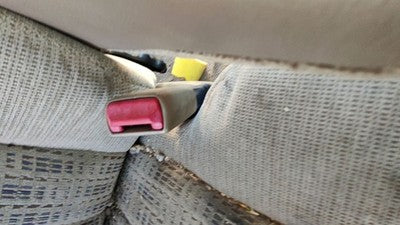 98-00 Chevy Venture Passenger Right Front Seat Belt Buckle Receiver 52c Neutral