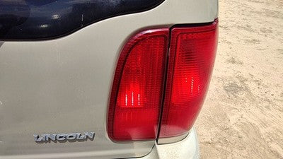 98-02 Navigator Passenger Right Tail Light Brake Lamp Rear Inner Lid Mounted