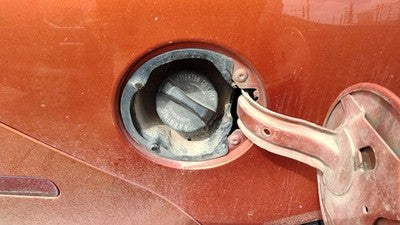 2005-2010 Chevy Cobalt Fuel Filler Neck Assembly With Gas Cap Oem 25950052