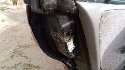 1996-1999 Saturn Sw2 Driver Left Rear Door Latch With Rods/Cables Oem Back