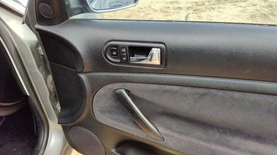 2004-2005 Vw Passat Passenger Right Front Inside Door Trim Panel Only Oem Black