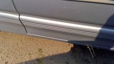 1991 Cutlass 2 Door Passenger Right Front Moulding From Door Trim Strip Silver