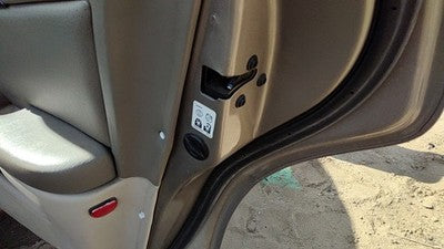 00-04 Cadillac Deville Dts Passenger Right Rear Door Latch With Rods/Cables Back