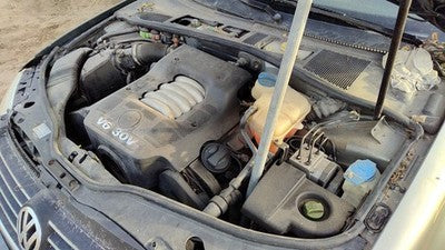 98-03 Vw Passat Driver Left Front Spindle Steering Knuckle With Wheel Hub 2.8L