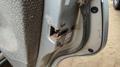 2000-2005 Saturn L100 Passenger Right Rear Door Latch With Rods/Cables Oem Back