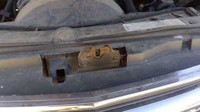 1995-2000 Chevy Tahoe Hood Latch Assembly With Bracket Oem 15149286
