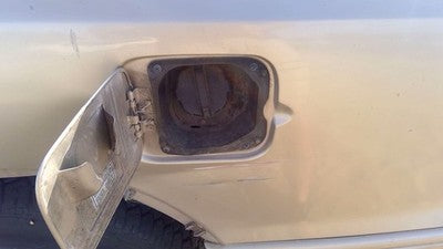 1992-1995 Olds Eighty Eight Fuel Filler Neck Assembly With Gas Cap Oem 25619420