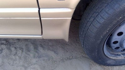 1993 Saturn Sw2 Passenger Right Moulding From Fender Oem Trim Strip Gold