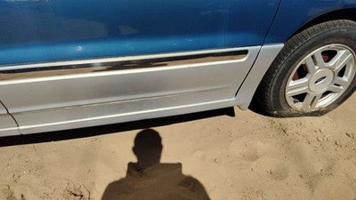 02 Ford Windstar Passenger Right Moulding From Fender Oem Trim Strip Blue Lv Ts