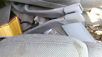 1991 Cutlass 2 Door Passenger Right Front Seat Belt Buckle Receiver Oem Gray